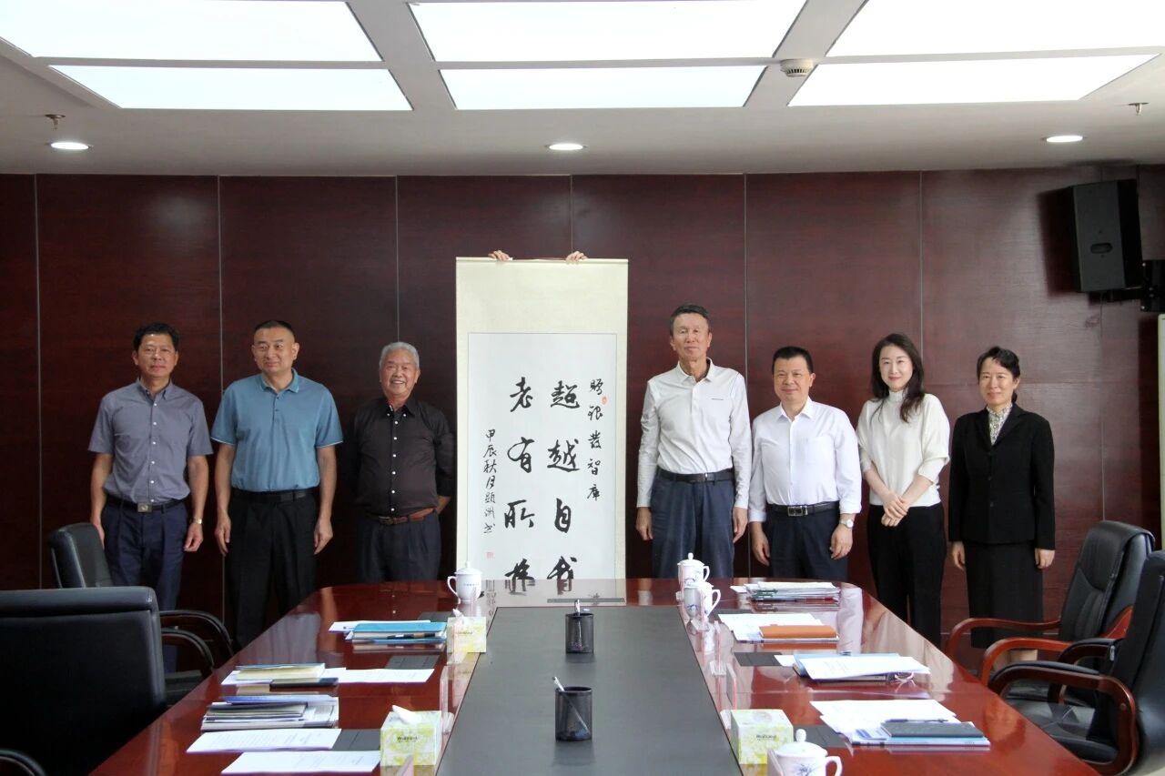 银发献智，墨绘华章：超越自我，老有所为