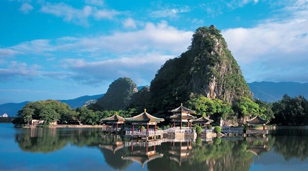 银龄“趣”研学｜银发说「探秘活性肽，眺望七星岩」一日滋养之旅超有趣！